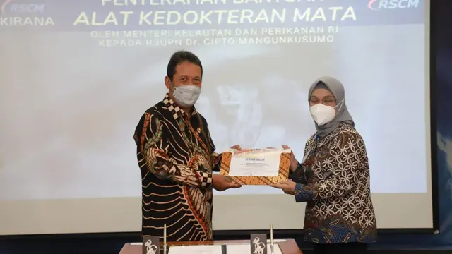 Menteri Trenggono Hibahkan Sejumlah Alat Kesehatan Mata ke RSCM