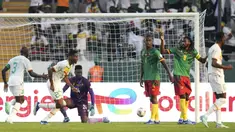 Andre Onana menunjukkan performa buruk saat membela Kamerun di Piala Afrika 2023. (AP Photo/Sunday Alamba)
