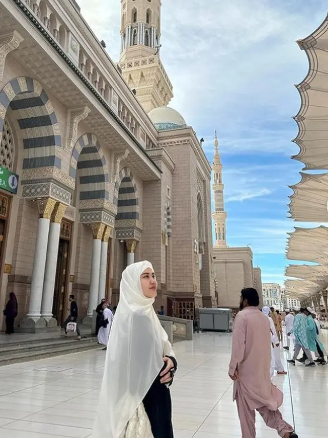 Aaliyah Massaid saat umrah (Instagram/aaliyah.massaid)