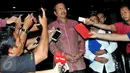 Plt Gubernur Sumut Tengku Erry Nuradi usai menjalani pemeriksaan di KPK, Jakarta, Senin (12/10). Tengku Erry diperiksa sebagai saksi untuk Gubernur Sumut Gatot Pujo Nugroho terkait kasus suap hakim dan panitera PTUN Medan. (Liputan6.com/Helmi Afandi)