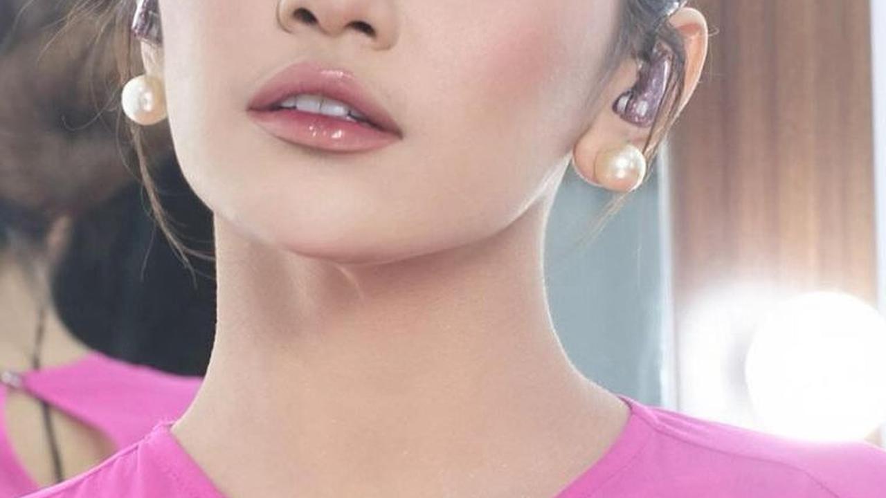 Pesona Mahalini dengan Makeup Serba Pink dan Ombre Lips