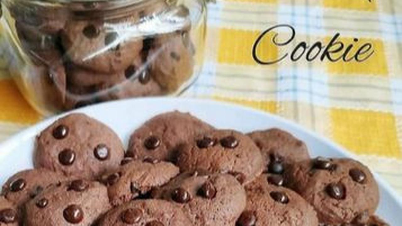 8. Resep Kue Kering Cokelat: Chocochips Cookies<br>