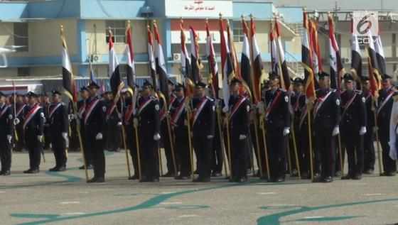 Parade Pasukan Polisi Irak Atas Kemenangan Atas ISIS