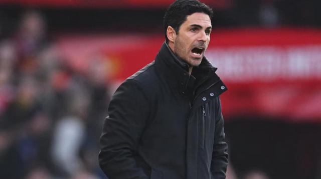 Mikel Arteta, manajer Arsenal, mendampingi tim saat pertandingan melawan Manchester United di Old Trafford, Minggu (9-3-2025). (Bola.com/arsenal.com)