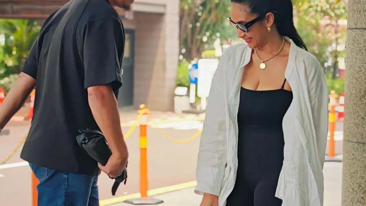 Sempat Culture Shock Saat Menikah, Ini 8 Potret Happy Salma dan Tjok Gus yang Ternyata Bangsawan - Kaget Dikado Bebek Hidup