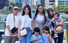 6 Potret Krisdayanti Momong Cucu saat Ameena dan Azura Ditinggal Aurel-Atta Liburan ke Madrid