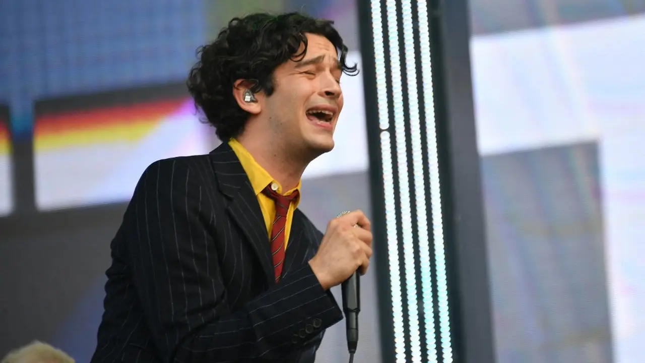 Mengenal Sosok Matty Healy, Vokalis The 1975 yang Dikabarkan Jadi Pacar Baru Taylor Swift
