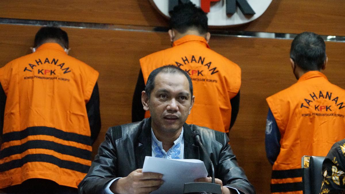 Para Dekan Unila Dipanggil KPK Terkait Suap Penerimaan Mahasiswa Baru - Vimarsana News
