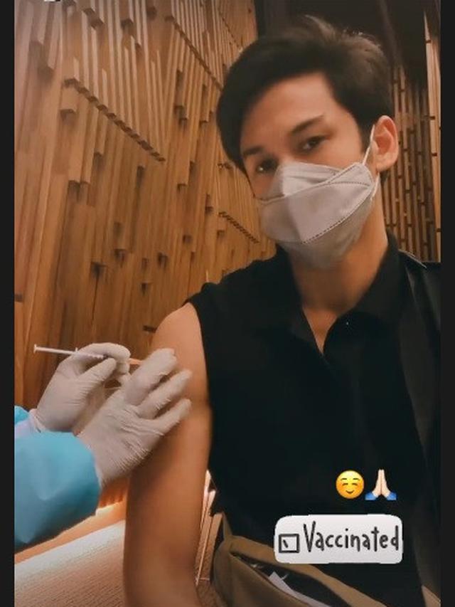 Antonio Blanco Jr juga mengunggah video ketika dirinya diinjeksi vaksin Covid-19