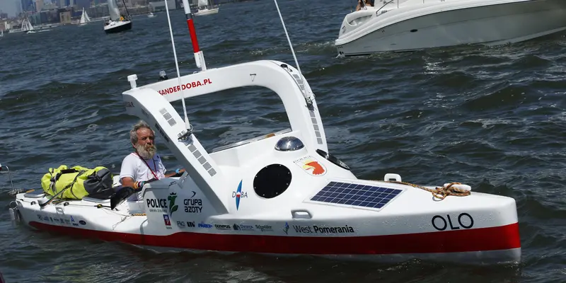 20160530- Kakek Ini Dayung Kayak dari New York ke Portugal- Aleksander Doba-New York- AFP Photo