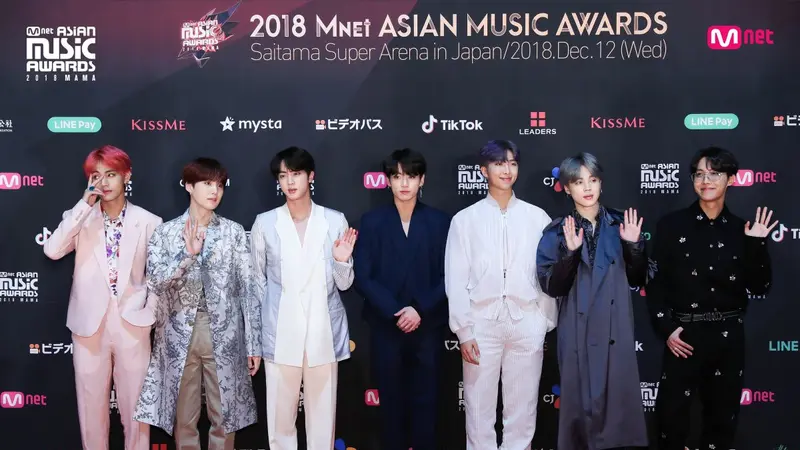 BTS (Twitter/ mnetmama -https://twitter.com/MnetMAMA/status/1072800797782564864)