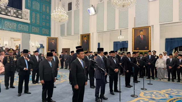 Presiden Prabowo Subianto melantik sejumlah pejabat baru Kabinet Merah Putih di Istana Negara, Jakarta. (Liputan6.com/Lizsa Egeham)