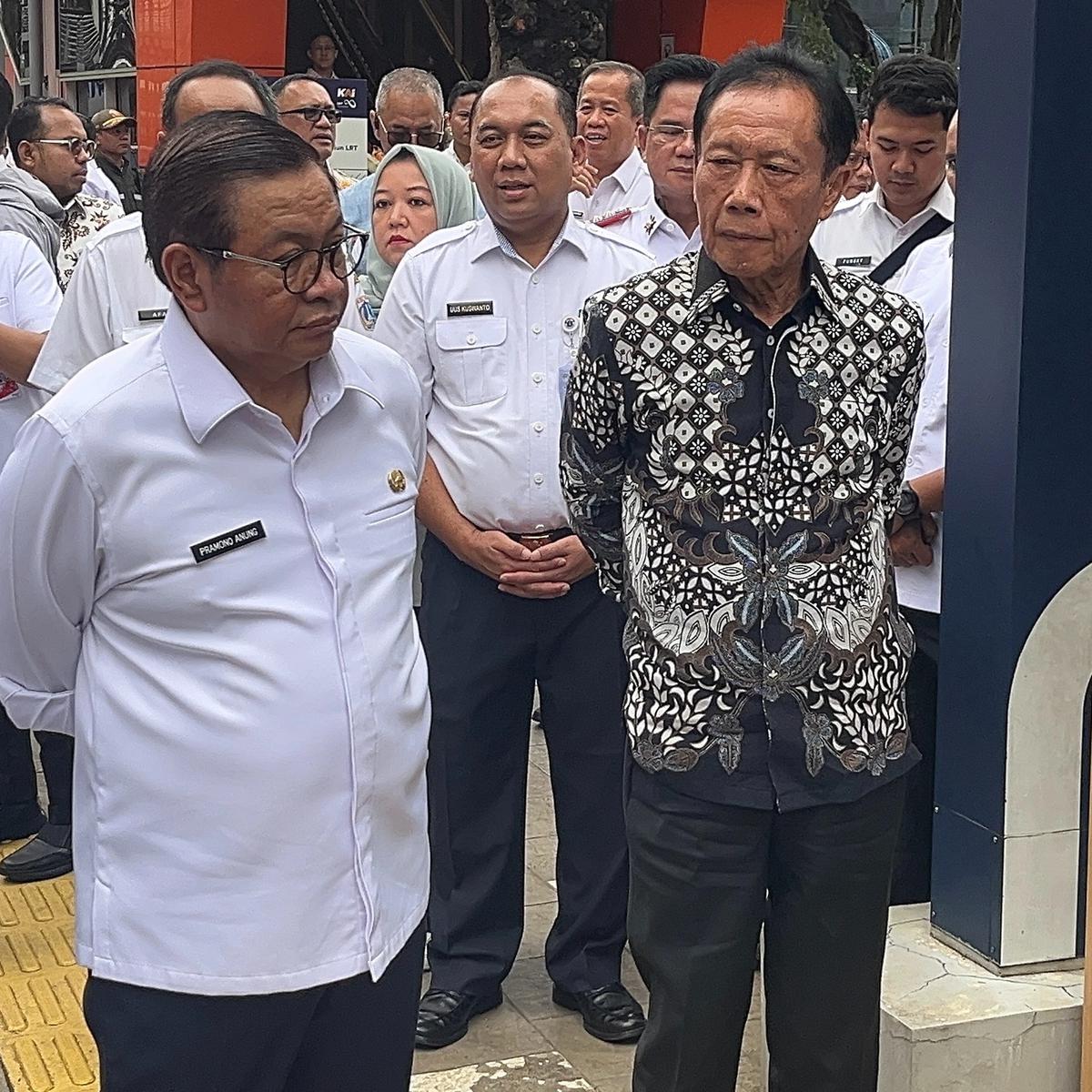 Gubernur Pramono resmi bongkar tiang monorel di Jalan Rasuna Said