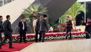Jokowi Hadiri Sidang Tahunan MPR, Tampil Berpeci Hitam