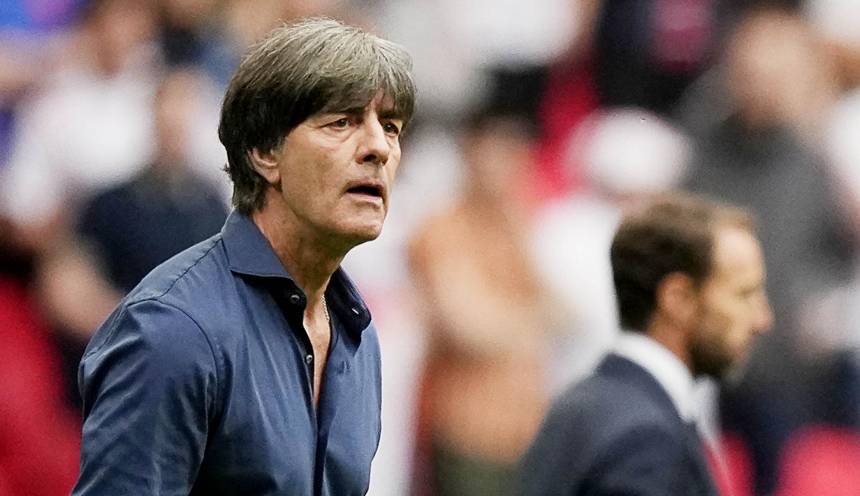 Joachim Loew - Juru taktik yang berhasil membawa Timnas Jerman meraih trofi Piala Dunia 2014 bisa dibilang sangat layak menjadi pelatih Barcelona. Dengan segudang pengalaman dan prestasi, Barca diprediksi bisa bangkit dibawah kendalinya. (AFP/Frank Augstein)