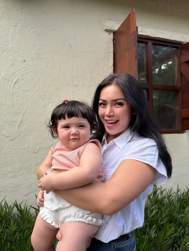 7 Gaya Artis Indonesia Usia 30+ Masuk Daftar Wanita Tercantik 2025, Pesona Awet Muda