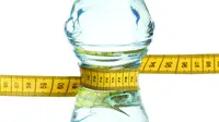 Ingin memiliki tubuh sehat dan langsing? Kamu bisa mencoba diet air putih yang dikenal mudah dan murah ini. 
