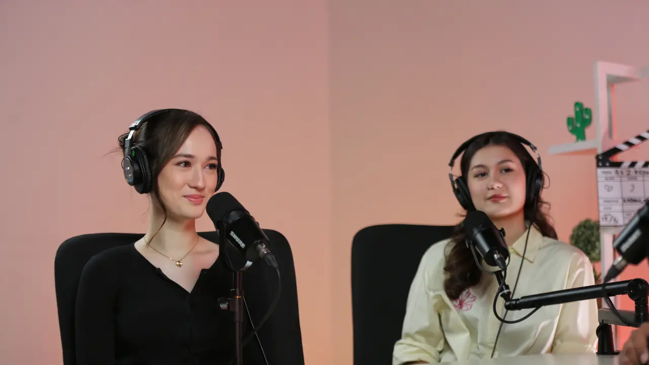 Laura Moane dan Zoe Abbas Jackson