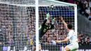 Namun Manuel Neuer sukses menjadi benteng tangguh yang membuat para penyerang Real Madrid kesulitan mencetak gol. Kiper 40 tahun itu berhasil melakukan sembilan aksi penyelematan. (AP Photo/Jose Breton)