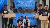 Perkumpulan anak muda yang tergabung dalam Penggerak Milenial Indonesia (PMI) membagikan sembako ke masyarakat dan komunitas yang tersebar di Tangerang Selatan, Banten, Jumat 8 Maret 2024. (Foto: Istimewa).