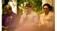 6 Potret Tommy Soeharto dan Tata Cahyani Dampingi Darma Mangkuluhur di Momen Sungkeman