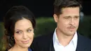Bercerai berarti juga akan membicarakan soal hak asuh anak dan harta yang dimiliki. Angelina Jolie dan Brad Pitt memiliki harta hingga triliunan, kabarnya sudah mulai menjual properti yang mereka miliki. (AFP/Bintang.com)