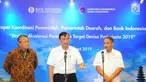 Menko Bidang Kemaritiman Luhut Binsar Panjaitan (tengah) memberi keterangan terkait target devisa pariwisata di Jakarta, Senin (18/3). Pemerintah dan BI menyepakati target penerimaan devisa pariwisata 2019. (Liputan6.com/Angga Yuniar)