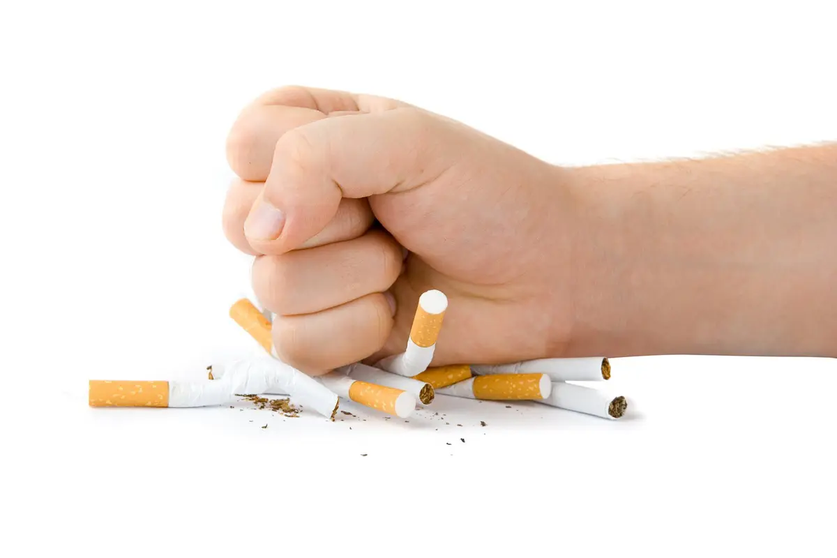 Dokter Inggris Desak Aturan Larangan Rokok Bagi Generasi Muda