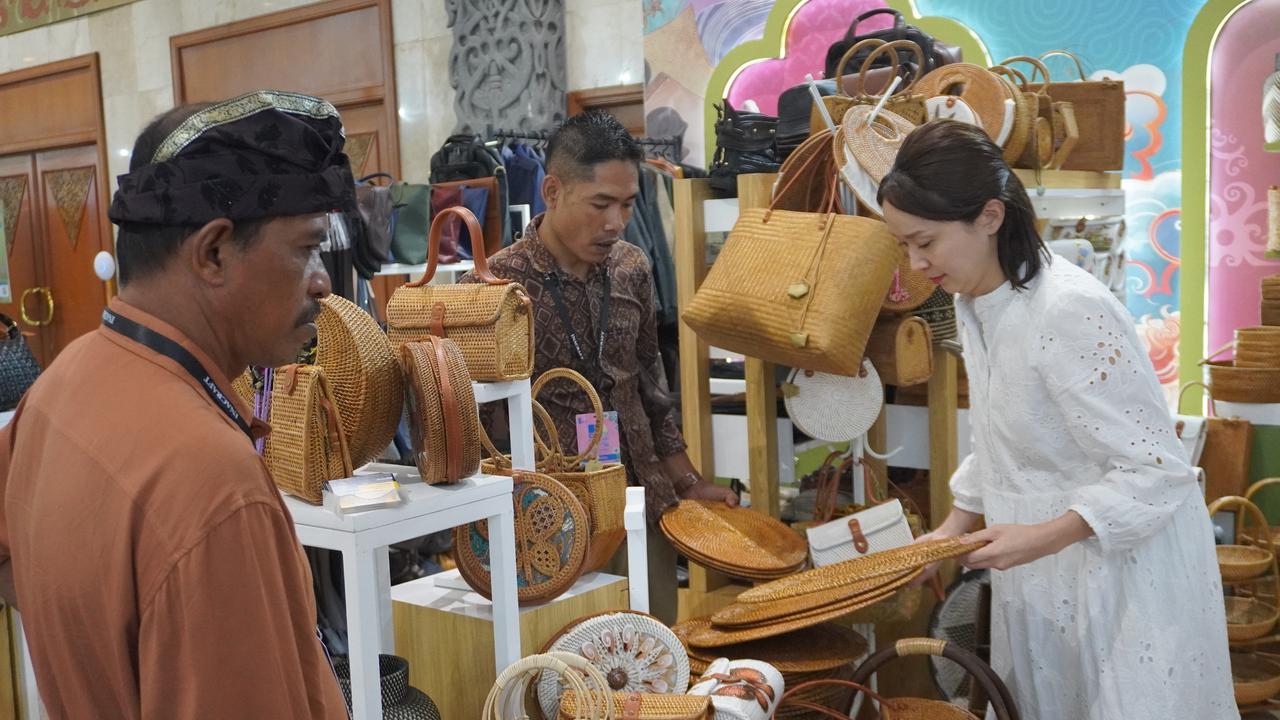 UMKM Pertamina Laris Manis di Inacraft 2026, Diburu Buyer Asing dan Transaksi Tembus Rp7,5 Miliar