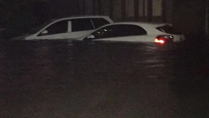  Tanggul Jebol, Sebagian Wilayah Pantai Mutiara Terendam Banjir