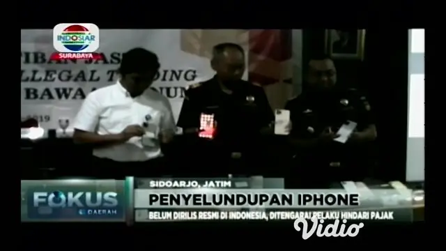 Bea Cukai Bandara Juanda Surabaya menggagalkan upaya penyelundupan 76 buah handphone merek iPhone 11 senilai Rp.1,5 milyar lebih, ponsel canggih keluaran terbaru Apple tersebut oleh pelaku dibeli di Singapura untuk dijual kembali di Indonesia.