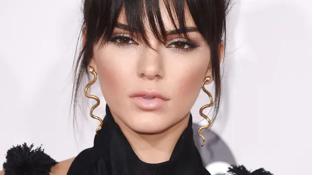 Kendall Jenner dengan Poni