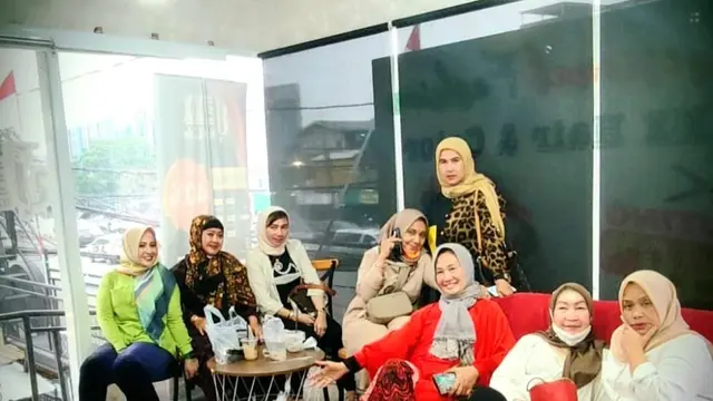 Neng Wirdha menuliskan ucapan mengharukan untuk ibu mertuanya (https://www.instagram.com/p/CUfjZRkJmUi/)