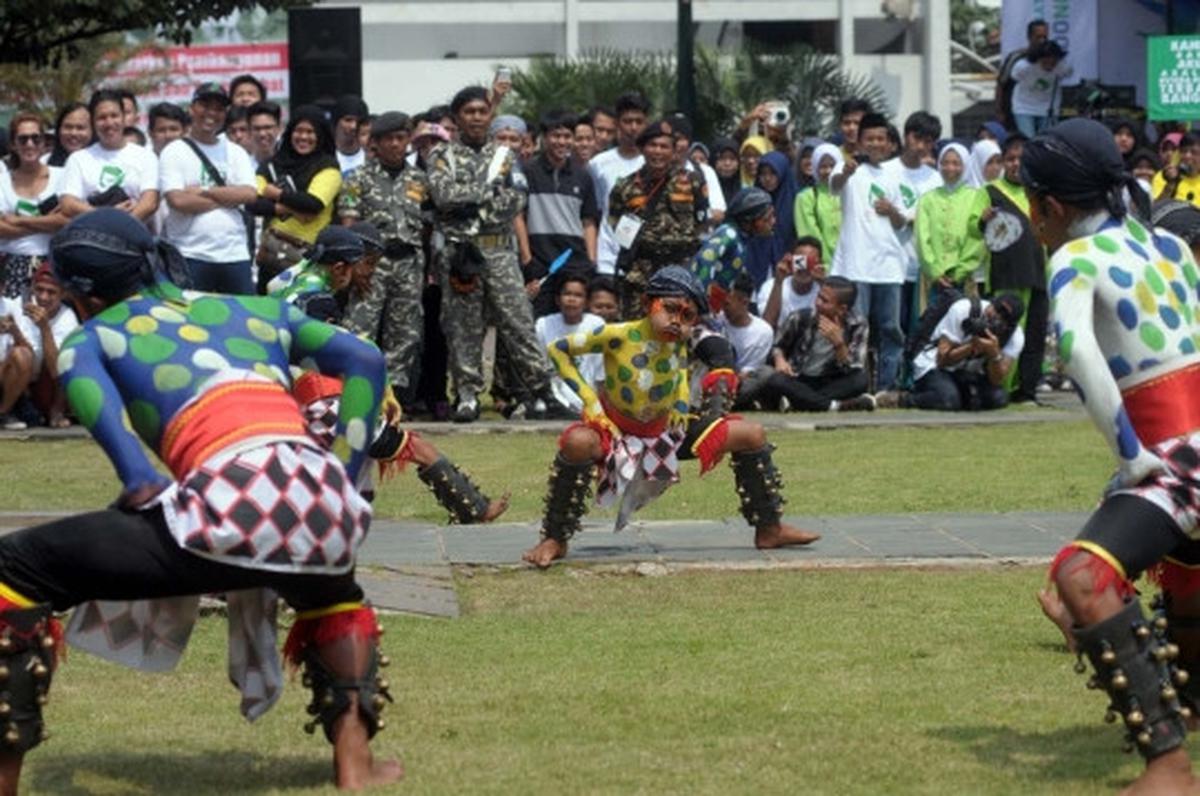 Kemeriahan peringatan Hari Perdamaian Dunia di Balai Kota Jakarta