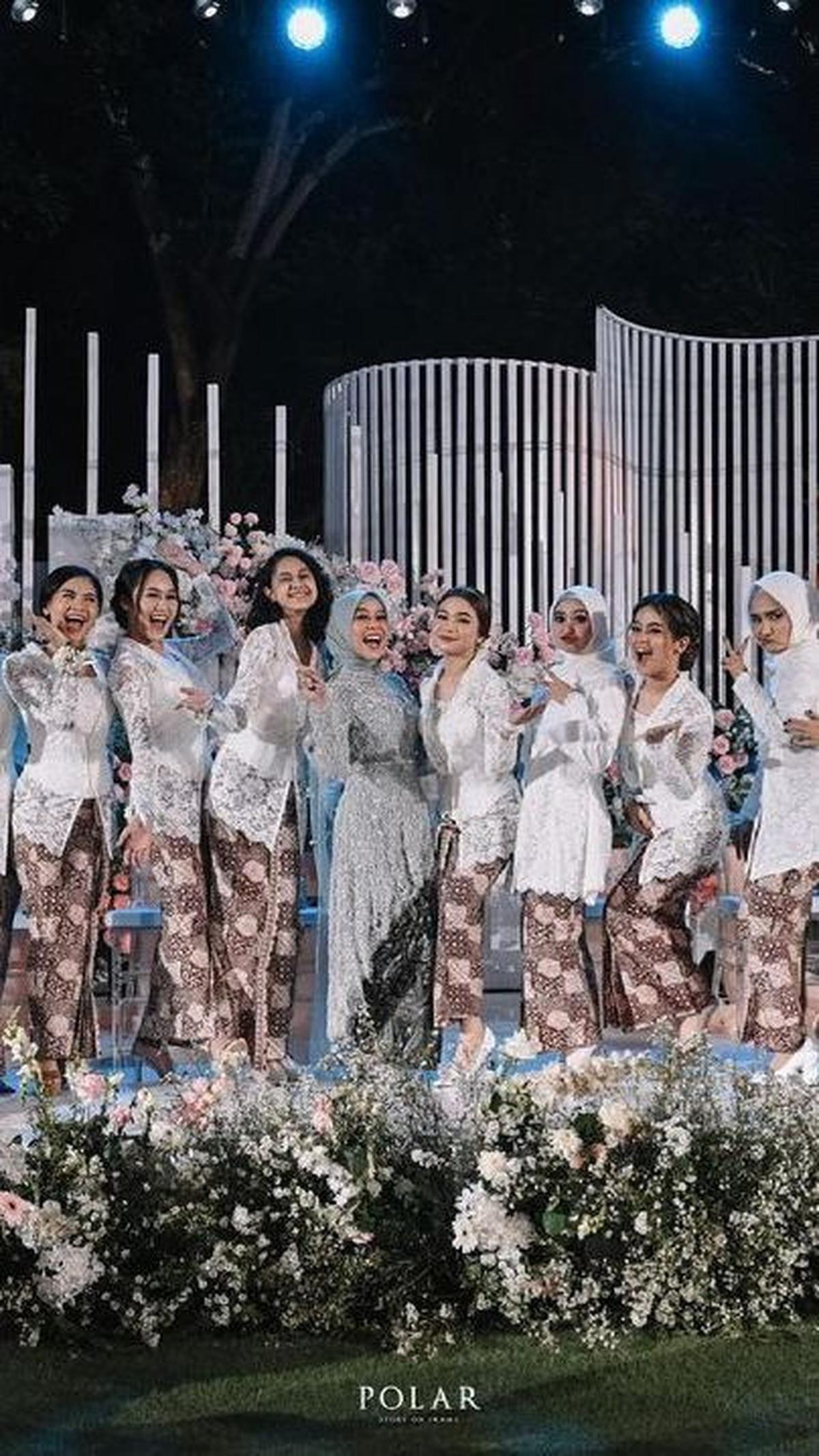 Desain Kebaya Pengiring Pengantin ala Lesty Kejora <br>