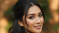 7 Model Rambut Wanita Panjang Diikat tapi Tetap Menawan, Bantu Tampil Rapi