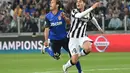 Di laga ini, Juventus unggul via tendangan penalti Arturo Vidal namun dalam prosesnya Alvaro Morata dijatuhkan di kotak terlarang . (GIUSEPPE CACACE / AFP)