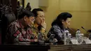 Ketua DPD RI Irman Gusman (tengah) saat menghadiri Rapat Paripurna, Jakarta, Rabu (8/4/2015). Rapat paripurna berisi ikhtisar hasil pemeriksaan BPK RI semester II tahun 2014. (Liputan6.com/Andrian M Tunay)