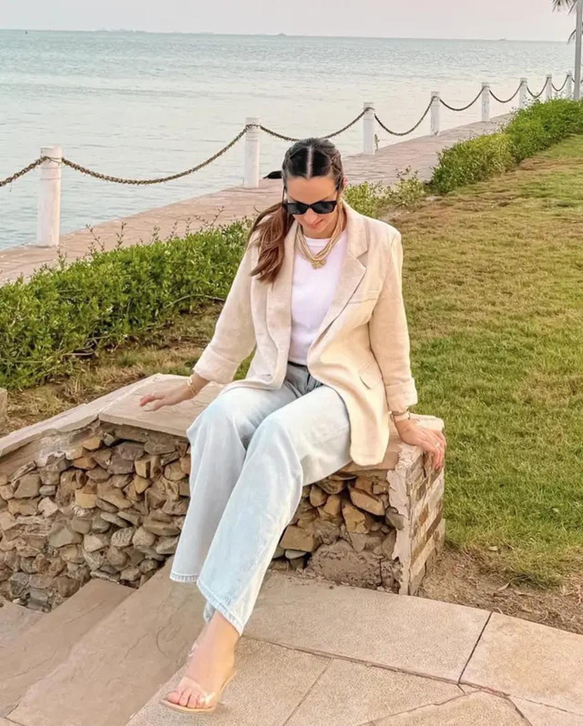 7 Model Kacamata Nia Ramadhani, Tampil Modis di Berbagai Kesempatan dengan Gaya Elegan