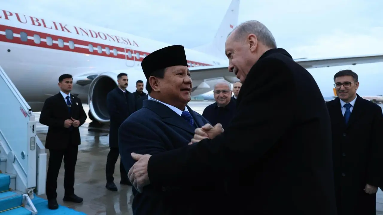 Presiden Prabowo Subianto tiba di Bandar Udara Internasional Esenboga, Ankara, Turki pada Rabu (9/4/2025) sekitar pukul 19.00 waktu setempat usai kunjungan dari Abu Dhabi, Persatuan Emirat Arab (PEA).