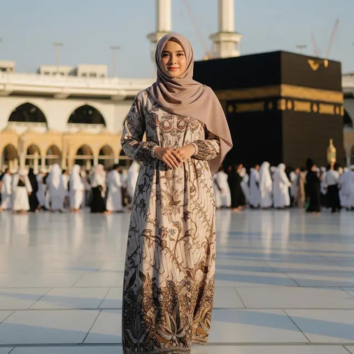 7 Model Gamis Batik Buat Umroh yang Anggun dan Nyaman Dipakai Seharian