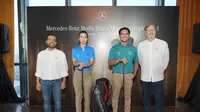 Kick-Off MercedesTrophy 2024 di The Langham SCBD, Senin (25/3/2024) oleh Roelof Lamberts, CEO MDBI dan Sales and Marketing Director Kariyanto Hardjosoemarto. (Mercedes-Benz Indonesia)