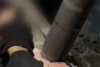 Polisi menangkap tiga tersangka kasus dugaan pengeroyokan dan penganiayaan yang menyebabkan seorang pria berinisial EY (28) meninggal dunia di wilayah Tanjung Priok, Jakarta Utara. (Foto: Tangkapan Layar Sosmed)