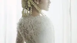 Penyanyi Raisa berpose sebelum melangsungkan akad nikah dengan Hamish Daud. Usai melangsungkan akad dan resepsi di Jakarta, sejoli ini rencananya akan menggelar private party di Bali. (Instagram/thebridestory)