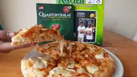 Icip-icip Olahan Pizza dengan Topping Mie Ayam (Dewi Divianta/Liputan6.com)