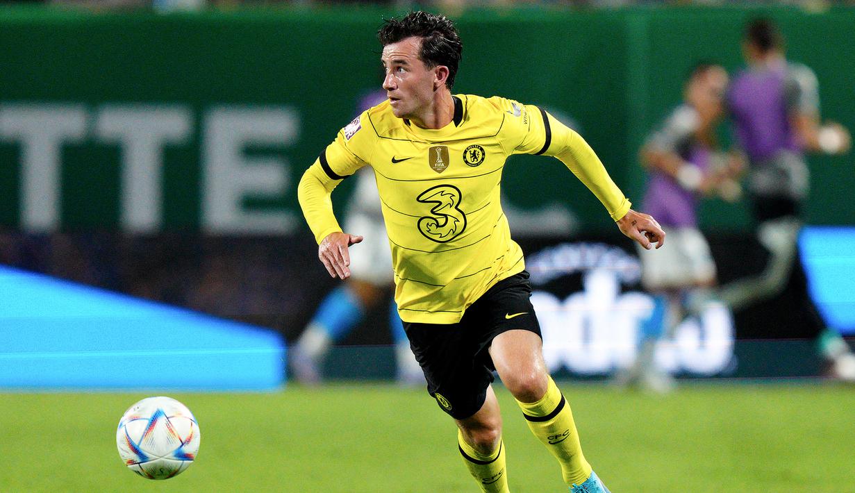 Ben Chilwell. Bek kiri Inggris berusia 25 tahun yang kini menjalani musim ketiga bersama Chelsea ini didatangkan pada awal musim 2020/2021 dari klub semenjana Liga Inggris Leicester City. Ia didatangkan Chelsea dengan nilai transfer 50,2 juta euro atau setara Rp749 miliar dan terikat kontrak hingga Juni 2025. Bersama Chelsea hingga kini ia telah tampil dalam 57 laga di semua ajang dengan torehan 7 gol dan 9 assist. (AFP/Getty Images/Jacob Kupferman)