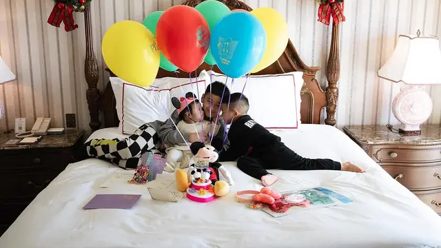 Momen Raffi Ahmad dan Nagita Slavina Kembali Rayakan Ultah Rayyanza, Kedekatan Lily dan Rafathar Disorot. (instagram/raffinagita1717)