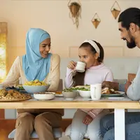 Saat berpuasa tubuh tidak menerima asupan mineral dari sahur hingga berbuka, tetapi ada cara untuk tetap terhidrasi, berikut informasinya. (Foto: Freepik/Freepik)