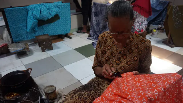 Perajin Batik Solo