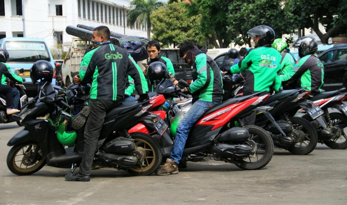 Ilustrasi – Ojek online alias ojol mengantar seorang penumpang. (Foto: Liputan6.com/Muhamad Ridlo)